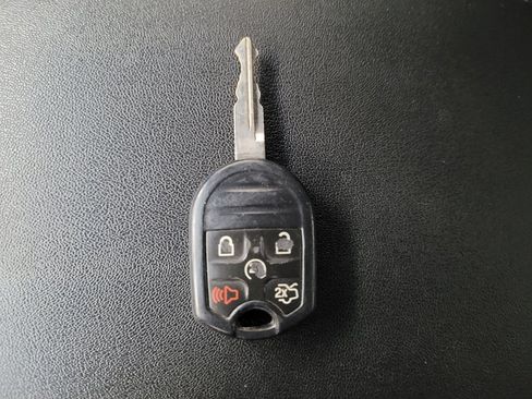 Used 2014 Ford Taurus SEL FWD image 32