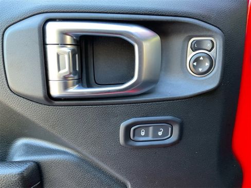 Used 2024 Jeep Wrangler Unlimited Rubicon w/ Technology Group image 28