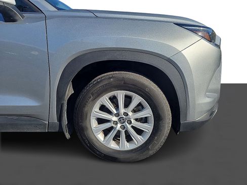 Used 2024 Toyota Grand Highlander XLE image 2