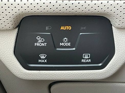 Certified 2024 Volkswagen Atlas SE w/ Black Wheel Package FWD image 31