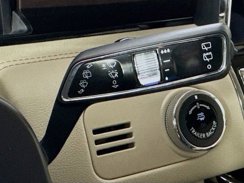 Used 2019 Lincoln Navigator L Reserve image 13