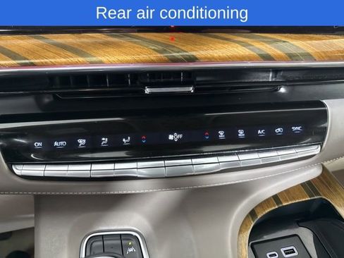 Used 2021 Cadillac Escalade Premium Luxury Platinum image 12