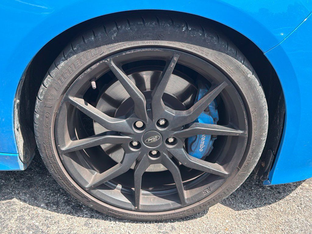 Used 2017 Ford Focus RS AWD/4WD image 9