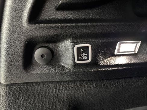 Used 2021 Jeep Grand Cherokee L Overland w/ Advanced Protech Group III image 16