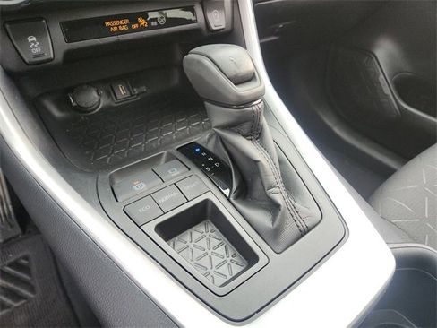 Used 2022 Toyota RAV4 XLE image 22