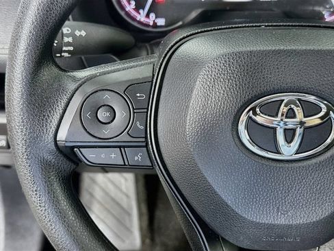 Used 2025 Toyota RAV4 XLE AWD/4WD image 19