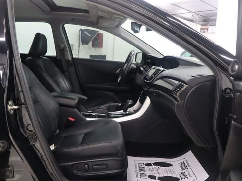 Used 2016 Honda Accord Touring image 19