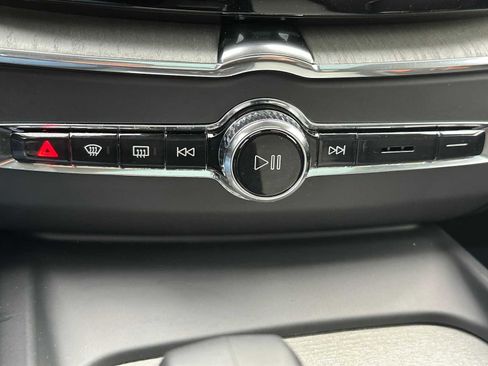Used 2025 Volvo XC60 B5 Plus w/ Protection Package Premier image 29