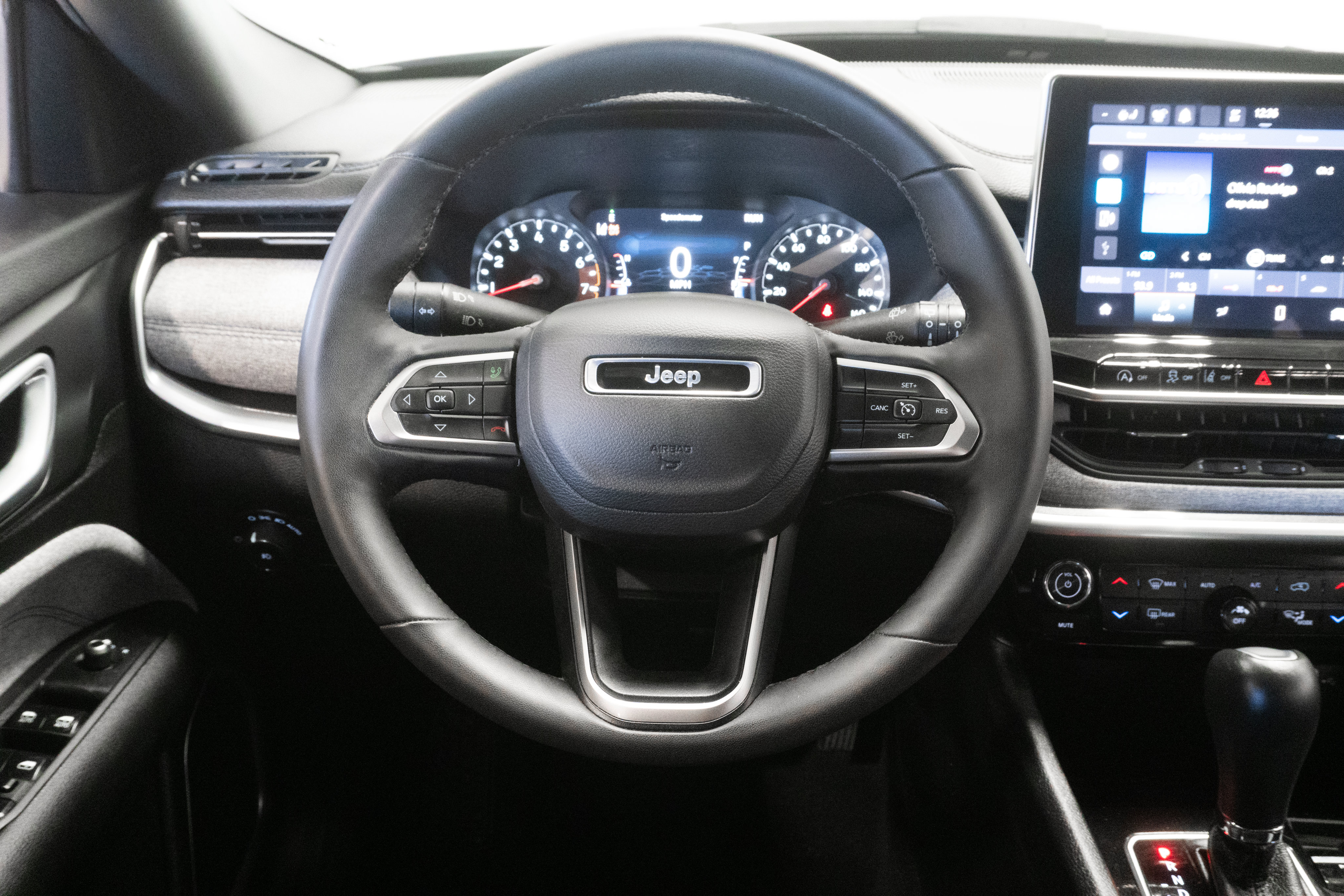 Used 2024 Jeep Compass Latitude w/ Convenience Group AWD/4WD image 15