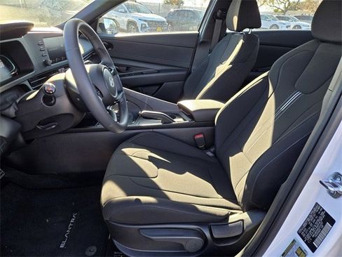 Used 2025 Hyundai Elantra Sport image 16