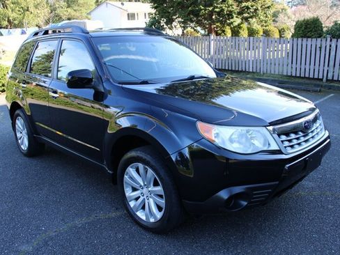 Used 2011 Subaru Forester 2.5X Premium w/ All-Weather Pkg image 2