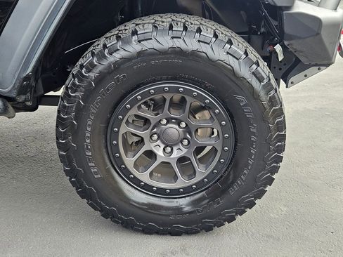 Used 2022 Jeep Wrangler Unlimited Rubicon image 32