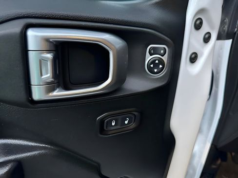 Used 2020 Jeep Wrangler Unlimited Rubicon w/ Safety Group image 17