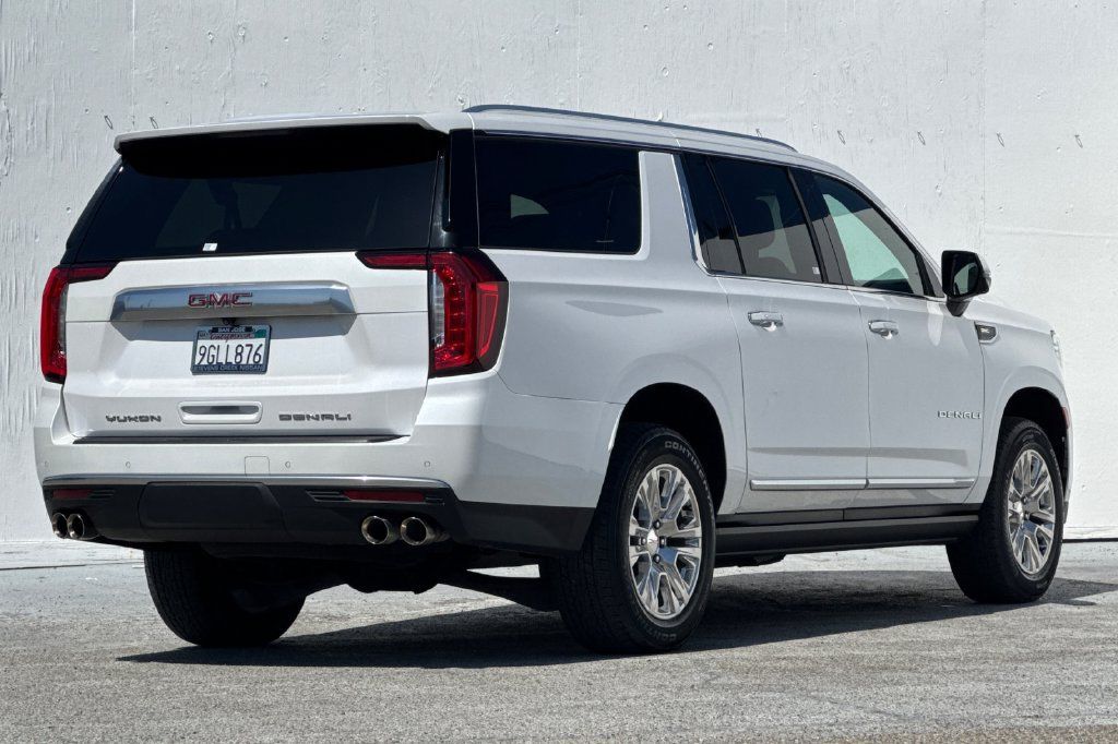 Used 2023 GMC Yukon XL Denali AWD/4WD image 3