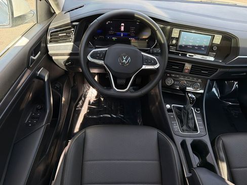 Used 2023 Volkswagen Jetta SE w/ Panoramic Sunroof Package FWD image 17