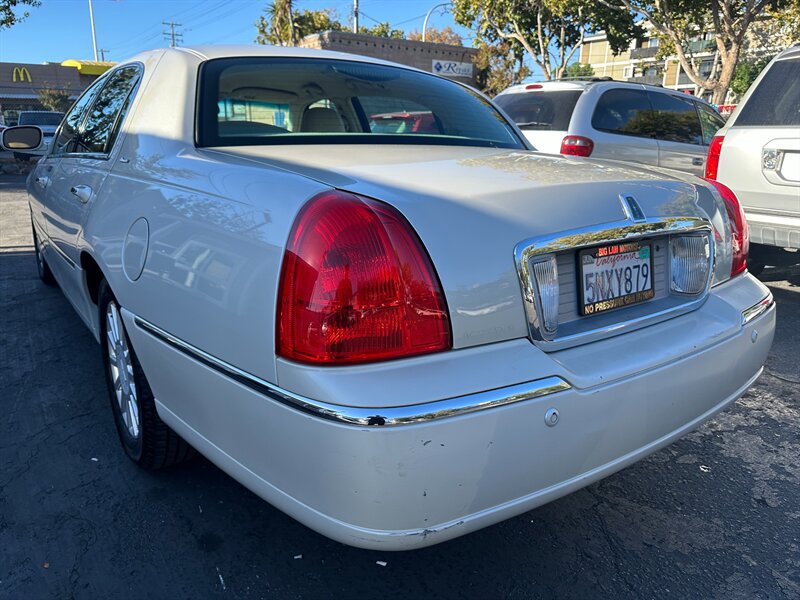 Used 2004 Lincoln Town Car Ultimate RWD image 7