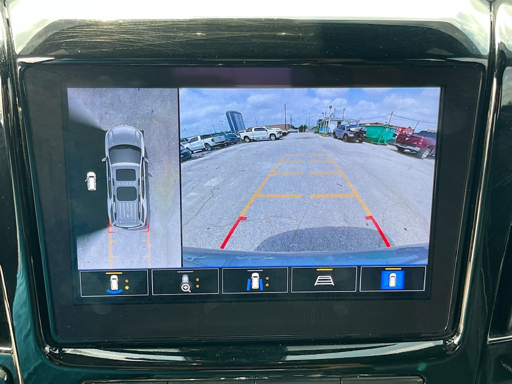 Used 2023 Chevrolet Traverse Premier FWD image 14