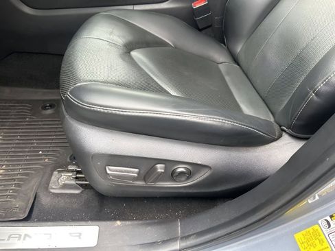 Used 2023 Toyota Highlander Limited image 22