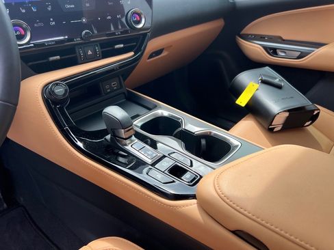 Used 2025 Lexus NX 250 FWD w/ Premium Package image 14