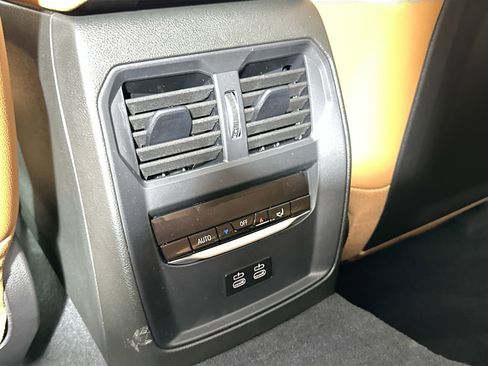 New 2026 BMW 330i Sedan w/ M Sport Package image 26