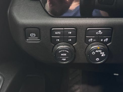 Certified 2023 Chevrolet Silverado 1500 LT w/ Z71 Off-Road Package AWD/4WD image 24