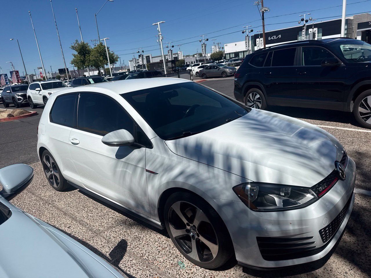 Used 2016 Volkswagen Golf 2-Door FWD image 9