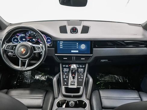 Used 2022 Porsche Cayenne image 12