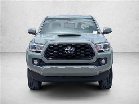 Used 2022 Toyota Tacoma TRD Sport w/ Technology Package RWD image 2