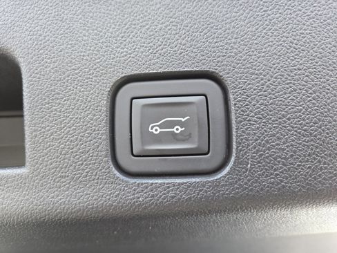 Used 2025 GMC Acadia Elevation image 22