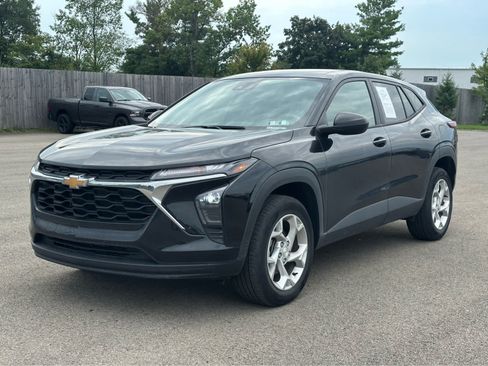 Used 2024 Chevrolet Trax LS w/ LS Convenience Package FWD image 1