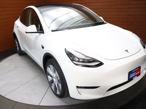 Used 2023 Tesla Model Y Long Range image 19