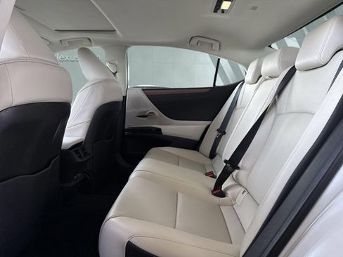 Certified 2025 Lexus ES 350 w/ Premium Package image 25