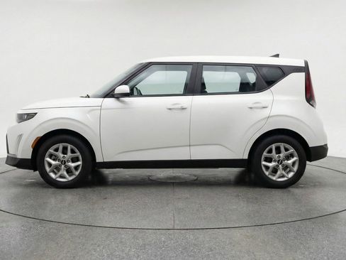 Used 2025 Kia Soul LX w/ LX Technology Package FWD image 5