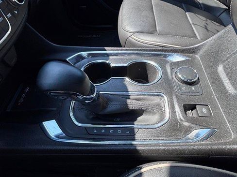 Used 2023 Chevrolet Traverse Premier FWD image 11