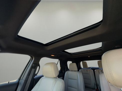 Used 2015 Ford Explorer XLT w/ Equipment Group 202A image 21