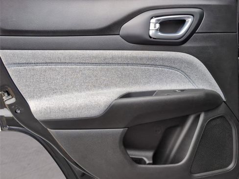 Used 2024 Jeep Compass Latitude image 29