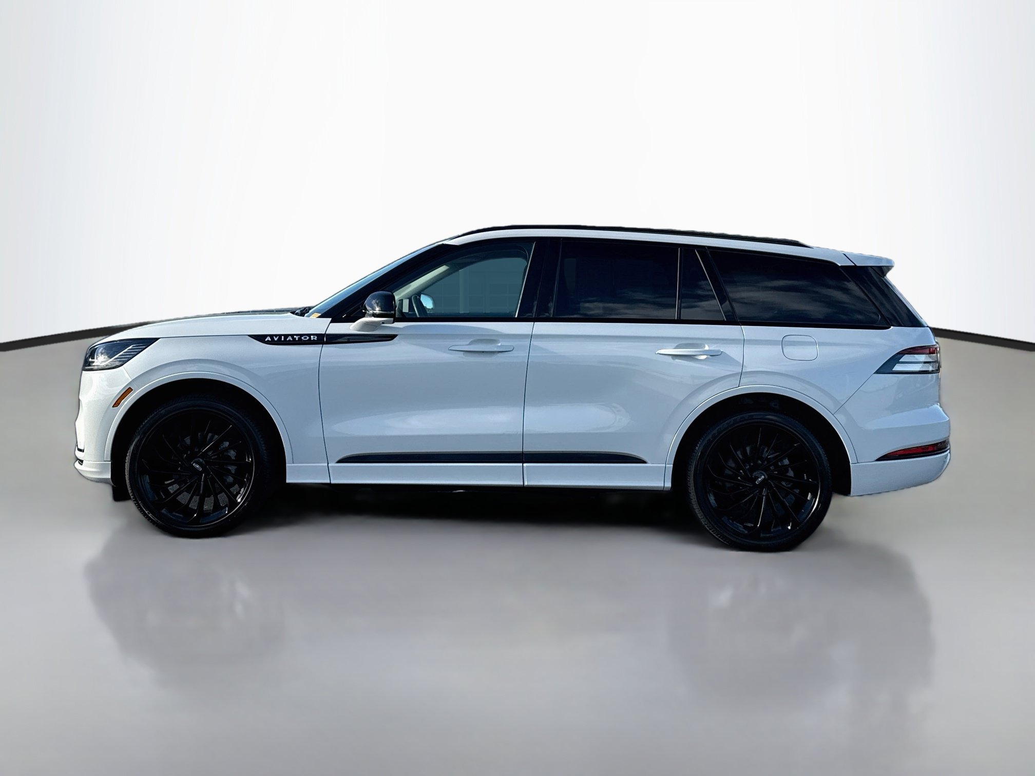 Used 2025 Lincoln Aviator Reserve w/ Equipment Group 201A AWD/4WD image 4