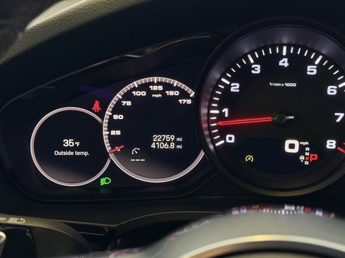 Certified 2023 Porsche Cayenne Platinum Edition image 22