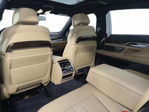 Used 2020 BMW 745e xDrive image 63