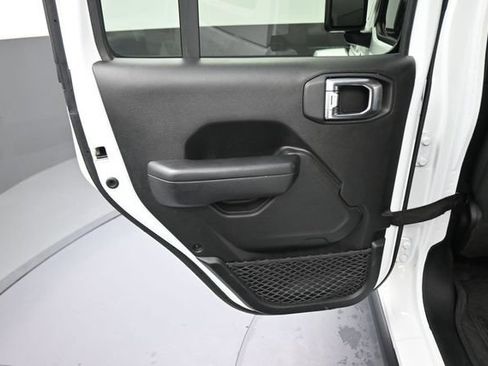 Used 2023 Jeep Wrangler Unlimited Rubicon w/ Cold Weather Group AWD/4WD image 26