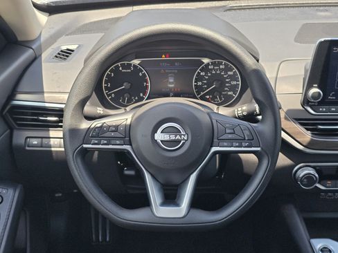 Certified 2025 Nissan Altima 2.5 SV AWD/4WD image 14