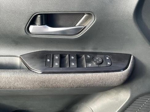 Used 2025 Nissan Kicks SV w/ Illumination Package image 16