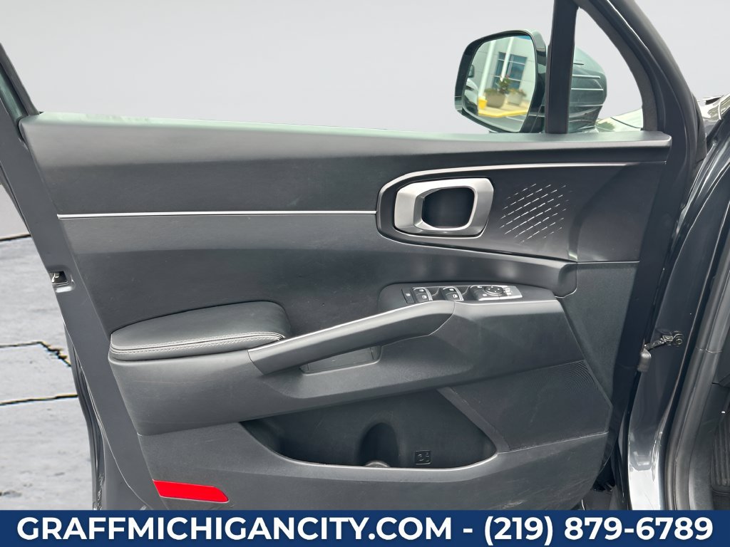 Used 2022 Kia Sorento LX FWD image 23