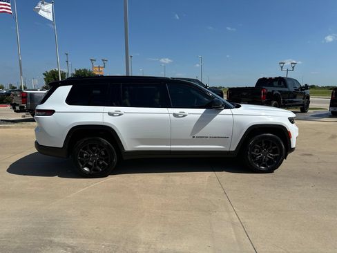 Used 2025 Jeep Grand Cherokee L Limited AWD/4WD image 6