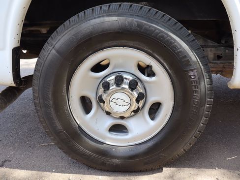Used 2017 Chevrolet Express 3500 LT RWD image 40