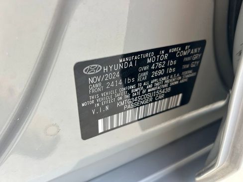 Used 2025 Genesis G70 2.5T RWD image 10