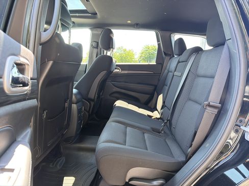 Used 2020 Jeep Grand Cherokee Laredo AWD/4WD image 32