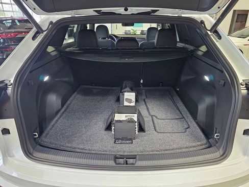 New 2026 Volkswagen Atlas Cross Sport SEL R-Line image 16