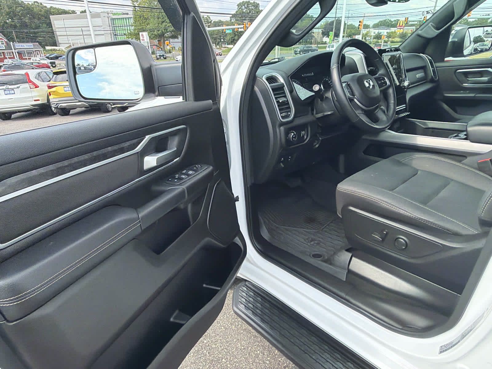 Used 2023 RAM 1500 Big Horn AWD/4WD image 7