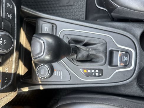 Used 2022 Jeep Cherokee Latitude image 18